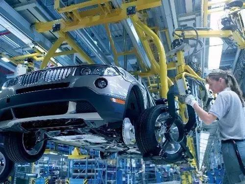 制造要求却较高,萨博在瑞典工厂自己做量产车,偏门车型外包生产